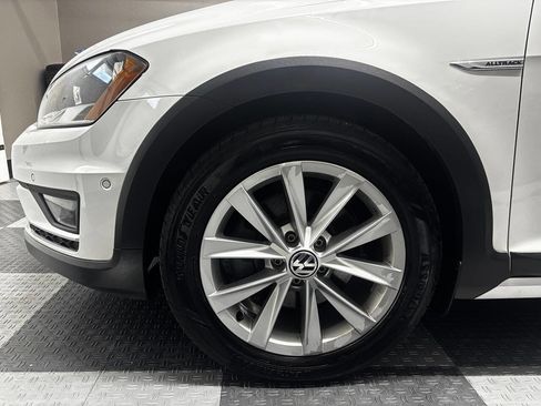 Used 2017 Volkswagen Golf Alltrack SE AWD/4WD image 3