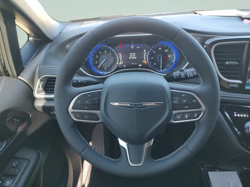 New 2026 Chrysler Pacifica Select image 12