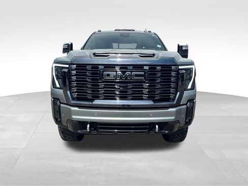 Used 2024 GMC Sierra 2500 Denali Ultimate image 2