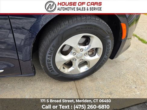 Used 2018 Chrysler Pacifica Limited w/ Advanced Safetytec Group FWD image 22