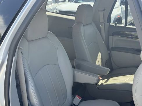 Used 2017 Buick Enclave Leather FWD image 31