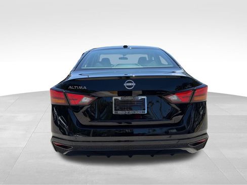Used 2025 Nissan Altima 2.5 S FWD image 6