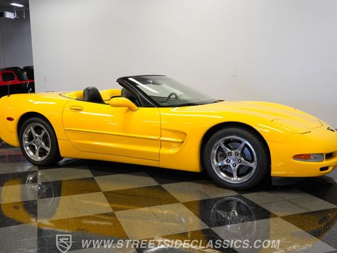 Used 2004 Chevrolet Corvette Convertible w/ Preferred Equipment Group RWD image 16
