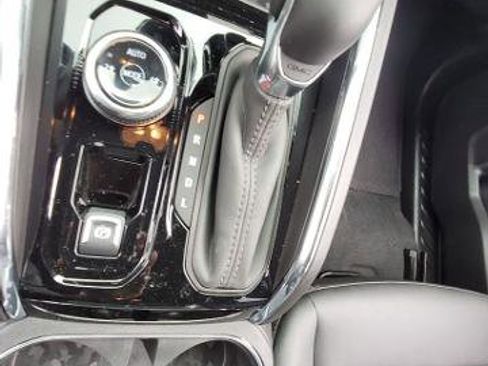 New 2025 GMC Canyon Elevation w/ Convenience Package image 9