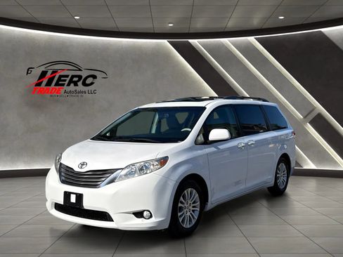 Used 2011 Toyota Sienna XLE w/ XLE Navigation Pkg FWD image 57