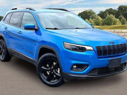 Used 2021 Jeep Cherokee Latitude Plus AWD/4WD image 2