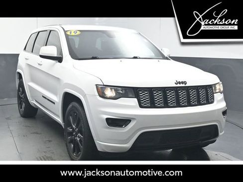 Used 2019 Jeep Grand Cherokee Altitude image 1