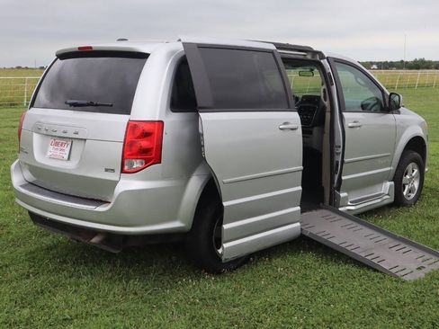 Used 2011 Dodge Grand Caravan Mainstreet w/ PWR Convenience Group FWD image 6