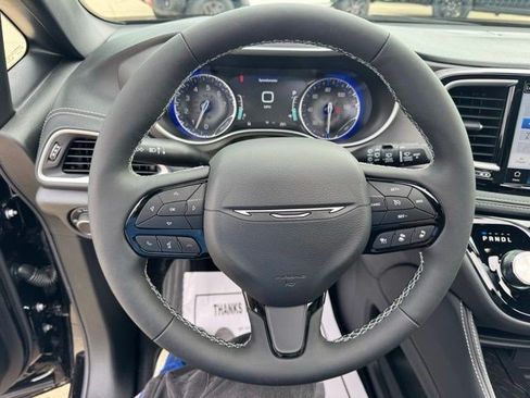 New 2027 Chrysler Pacifica Limited FWD image 18