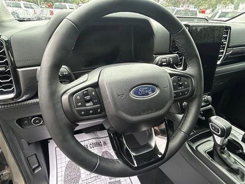 Used 2025 Ford Ranger Lariat w/ FX4 Off-Road Package image 11