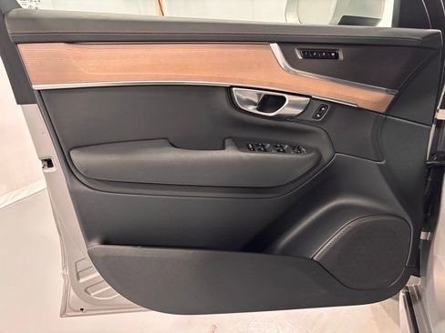 Certified 2025 Volvo XC90 B6 Plus image 15