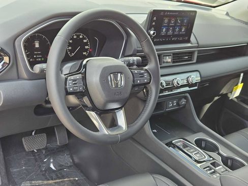 New 2025 Honda Pilot Touring image 2