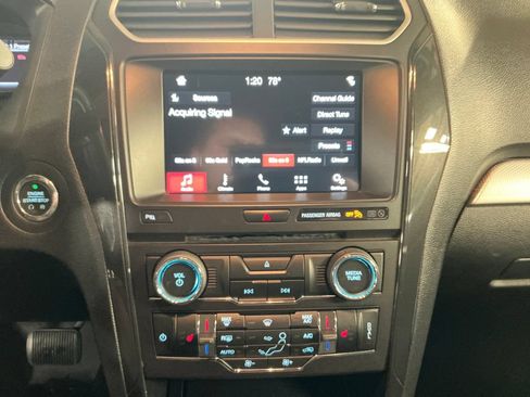 Used 2017 Ford Explorer XLT w/ Equipment Group 202A AWD/4WD image 18