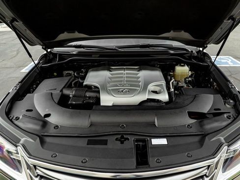 Used 2021 Lexus LX 570 4WD w/ Luxury Package image 34