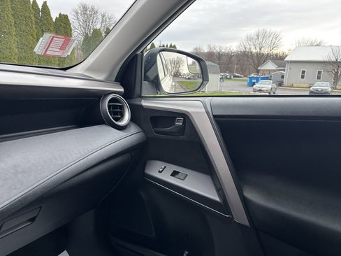 Used 2016 Toyota RAV4 LE image 23