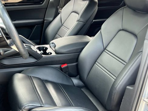 Certified 2023 Porsche Cayenne AWD/4WD image 5