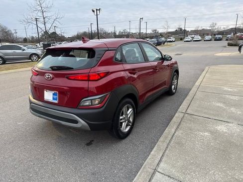 Used 2022 Hyundai Kona SE image 4