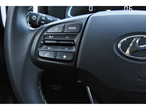 Used 2024 Hyundai Venue Limited FWD image 18