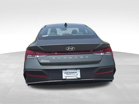 New 2026 Hyundai Elantra SE FWD image 4