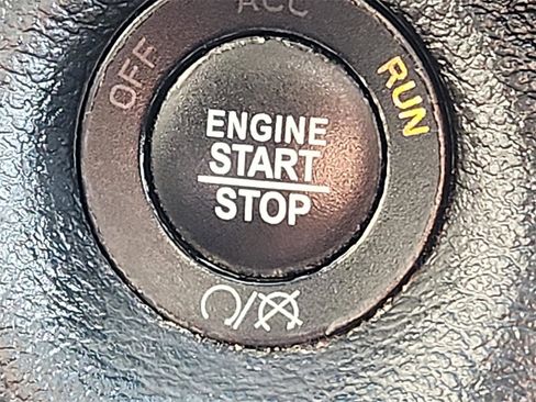 Used 2019 Jeep Cherokee Limited image 25