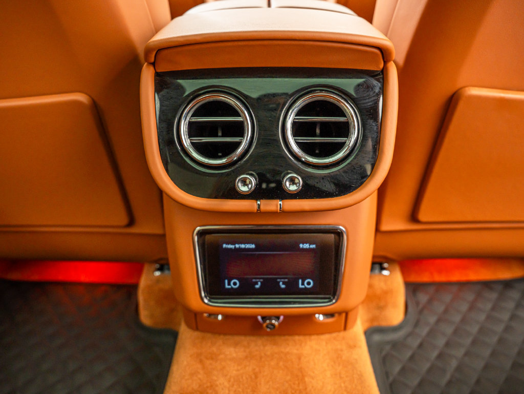 Used 2022 Bentley Bentayga AWD/4WD image 64