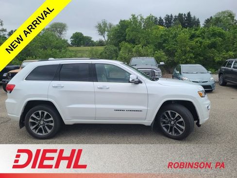 Used 2017 Jeep Grand Cherokee Overland w/ Jeep Active Safety Group AWD/4WD image 4