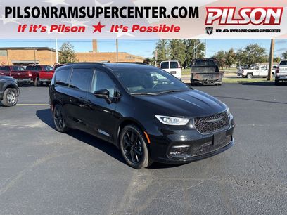 Used 2025 Chrysler Pacifica Limited