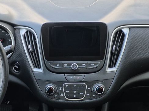 Used 2025 Chevrolet Malibu LT image 9
