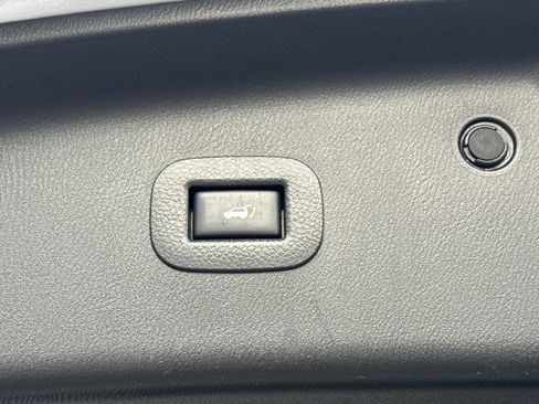 Used 2018 INFINITI QX80 4WD w/ Deluxe Technology Package image 13