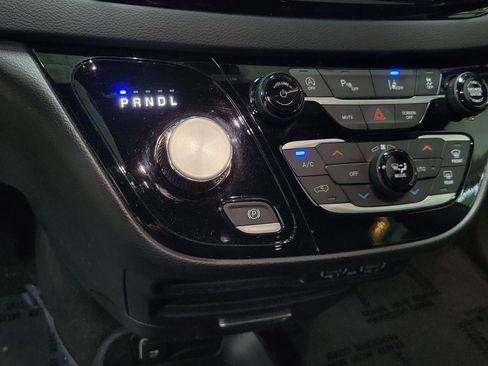 Used 2025 Chrysler Pacifica Select FWD image 28