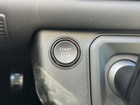 Used 2025 Land Rover Defender 110 AWD/4WD image 31
