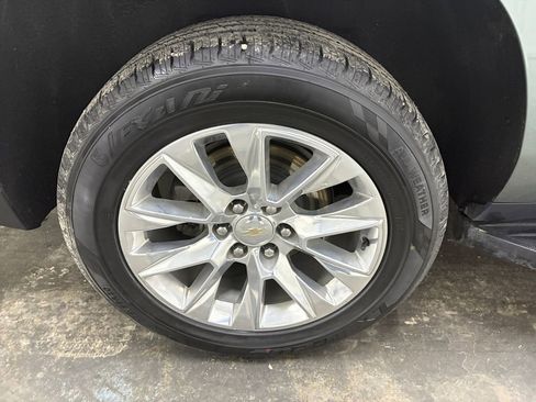 Used 2023 Chevrolet Suburban Premier image 24