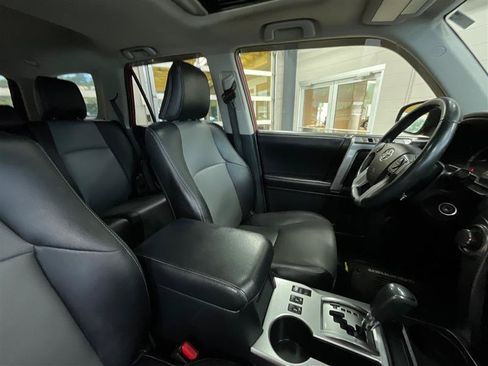Used 2018 Toyota 4Runner SR5 Premium AWD/4WD image 31