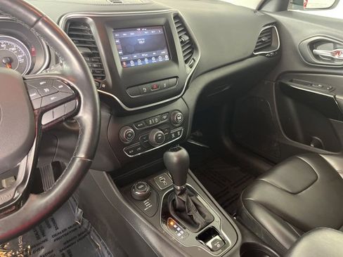 Used 2021 Jeep Cherokee Latitude Plus image 14