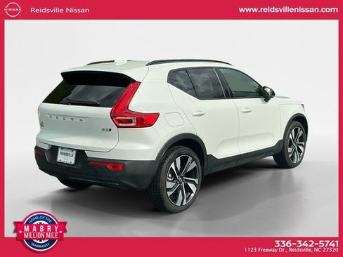 Used 2025 Volvo XC40 B5 Plus AWD/4WD image 6