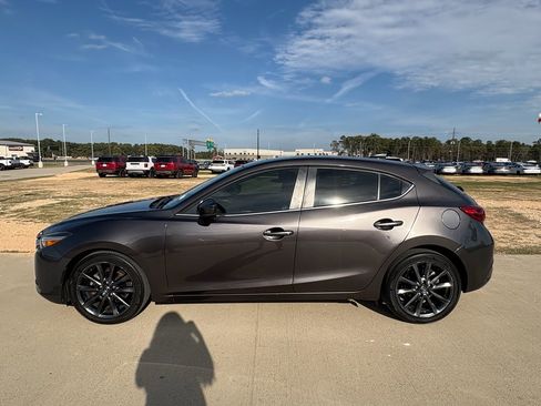 Used 2018 MAZDA MAZDA3 Grand Touring w/ Premium Equipment Package image 5