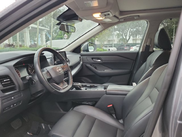 Used 2025 Nissan Rogue SV w/ SV Premium Package FWD image 11
