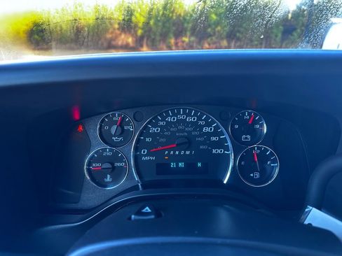 Used 2025 Chevrolet Express 2500 Extended w/ Communications Package image 20