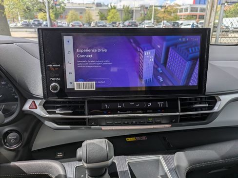 Used 2026 Toyota Sienna XLE image 8