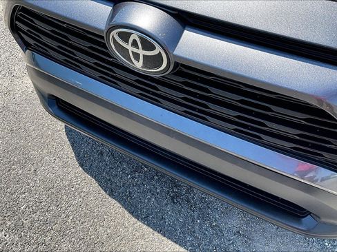 Used 2021 Toyota RAV4 LE AWD/4WD image 34