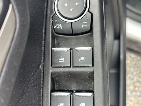 Used 2021 Ford Escape SE FWD image 18