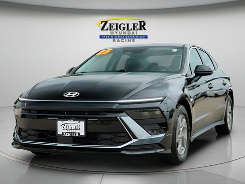 Certified 2025 Hyundai Sonata SE FWD image 3