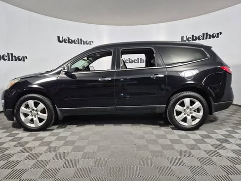 Used 2017 Chevrolet Traverse LT w/ Style and Technology Package FWD image 4