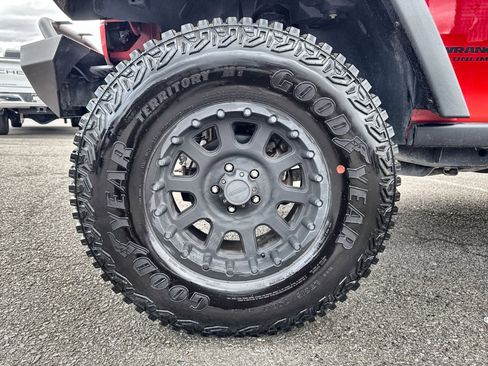 Used 2016 Jeep Wrangler Unlimited Rubicon w/ Connectivity Group image 12