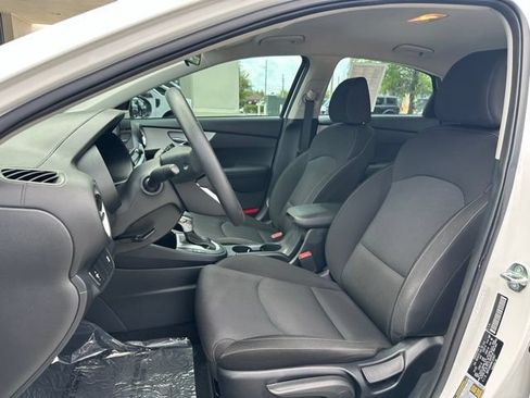 Used 2024 Kia Forte LXS FWD image 14