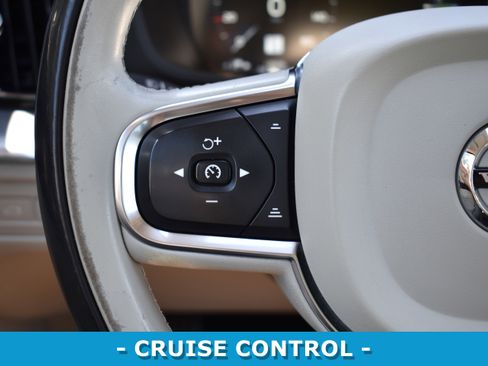 Used 2019 Volvo XC60 T8 Momentum w/ Advanced Package image 12