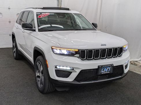 Used 2023 Jeep Grand Cherokee 4WD 4xe image 23