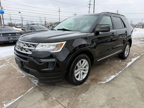 Used 2018 Ford Explorer XLT image 6