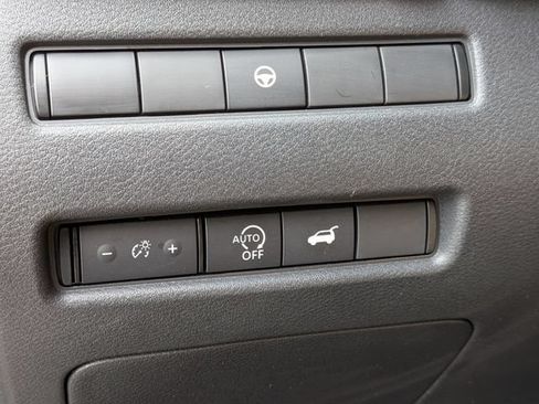 Used 2023 Nissan Rogue Platinum AWD/4WD image 16