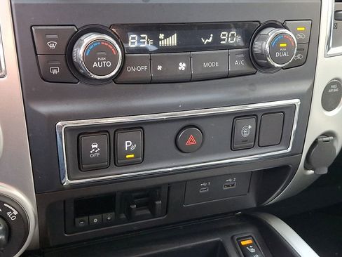 Used 2021 Nissan Titan SV w/ SV Convenience Package image 15